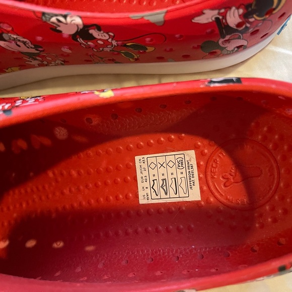 Brand New Native shoes Minnie Mouse - Picture 4 of 4